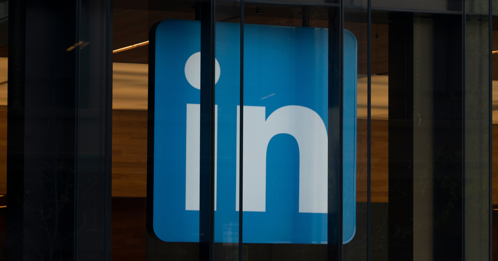 LinkedIn Data Reveals What Type of InMail Gets Best Results via @sejournal, @BrianFr07823616